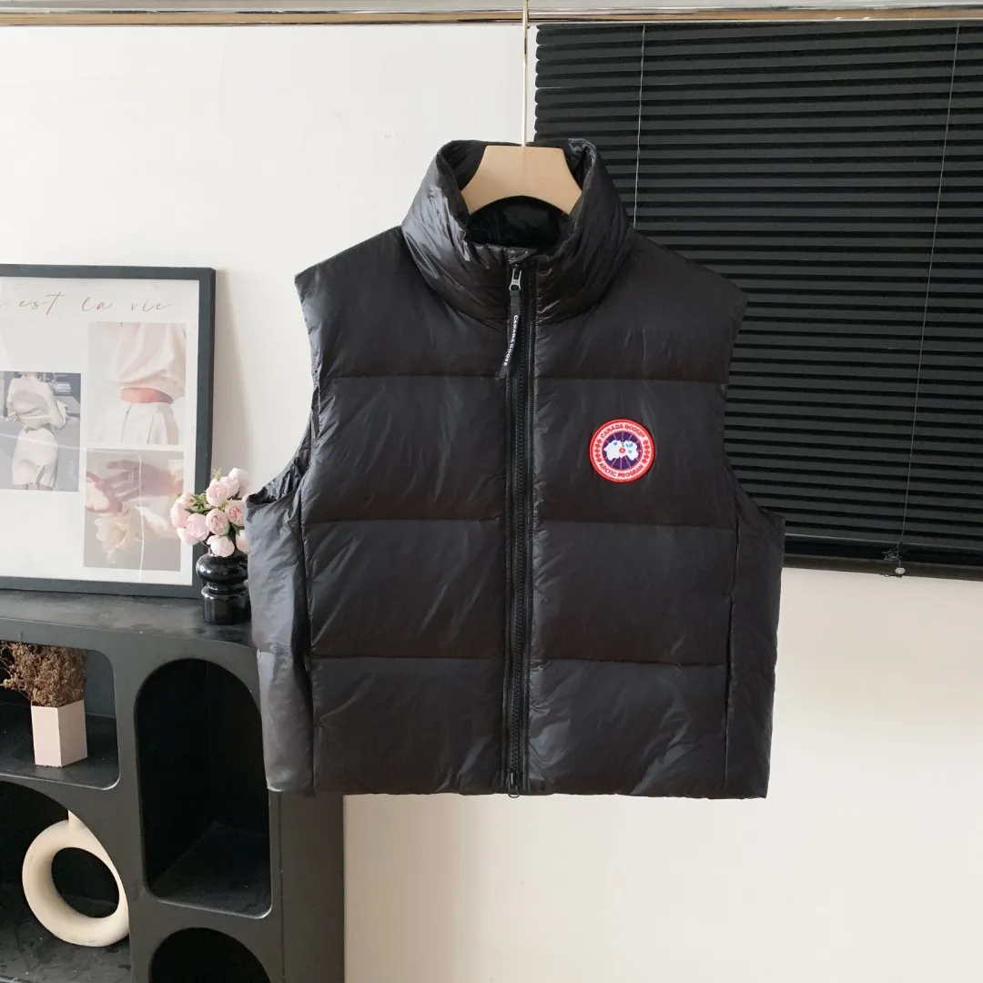 Style No.: Y 186 2257WB Puff Glossy Vest Canada Goose Black Label Cyess ffer Series Fitted Solid Color Glossy High Collar Sleeveless Windproof 2257mb Down R Water-repellent Treatment Winall Windproof Fabric Filled Down Volume Original Mold Details Production Upper Body Effect Beautiful Xiaohongshu Purchasing Platform Specializes in the Highest Version on the Market Sizes: XS S M L XL Color: Black Black Label Black Red Label Gray Red Label Gray Black Label